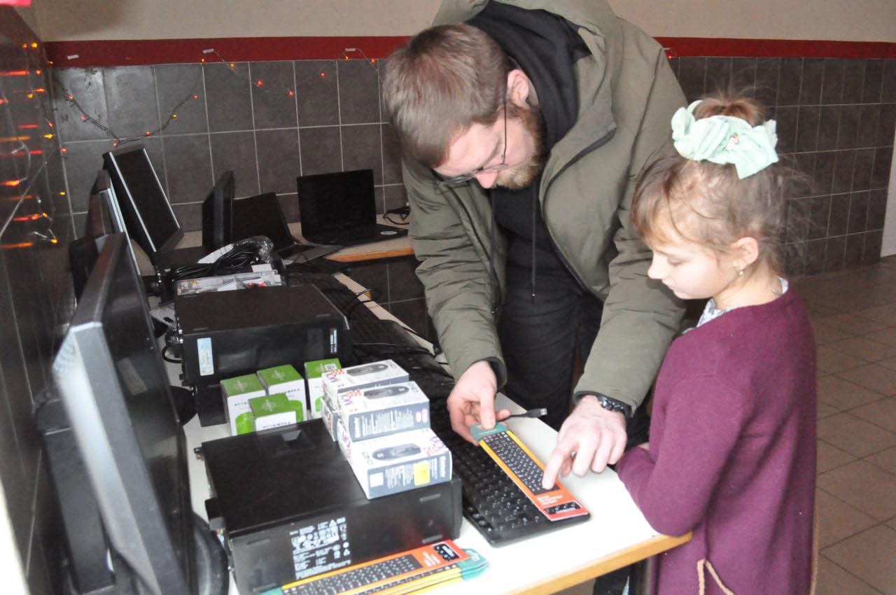 Старі комп'ютери − на допомогу дітям з прифронтової зони: як ветеран АТО створює нові можливості
