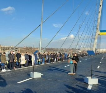 Zelenskyy opens Ukraine's largest cable-stayed bridge in Zaporizhia
